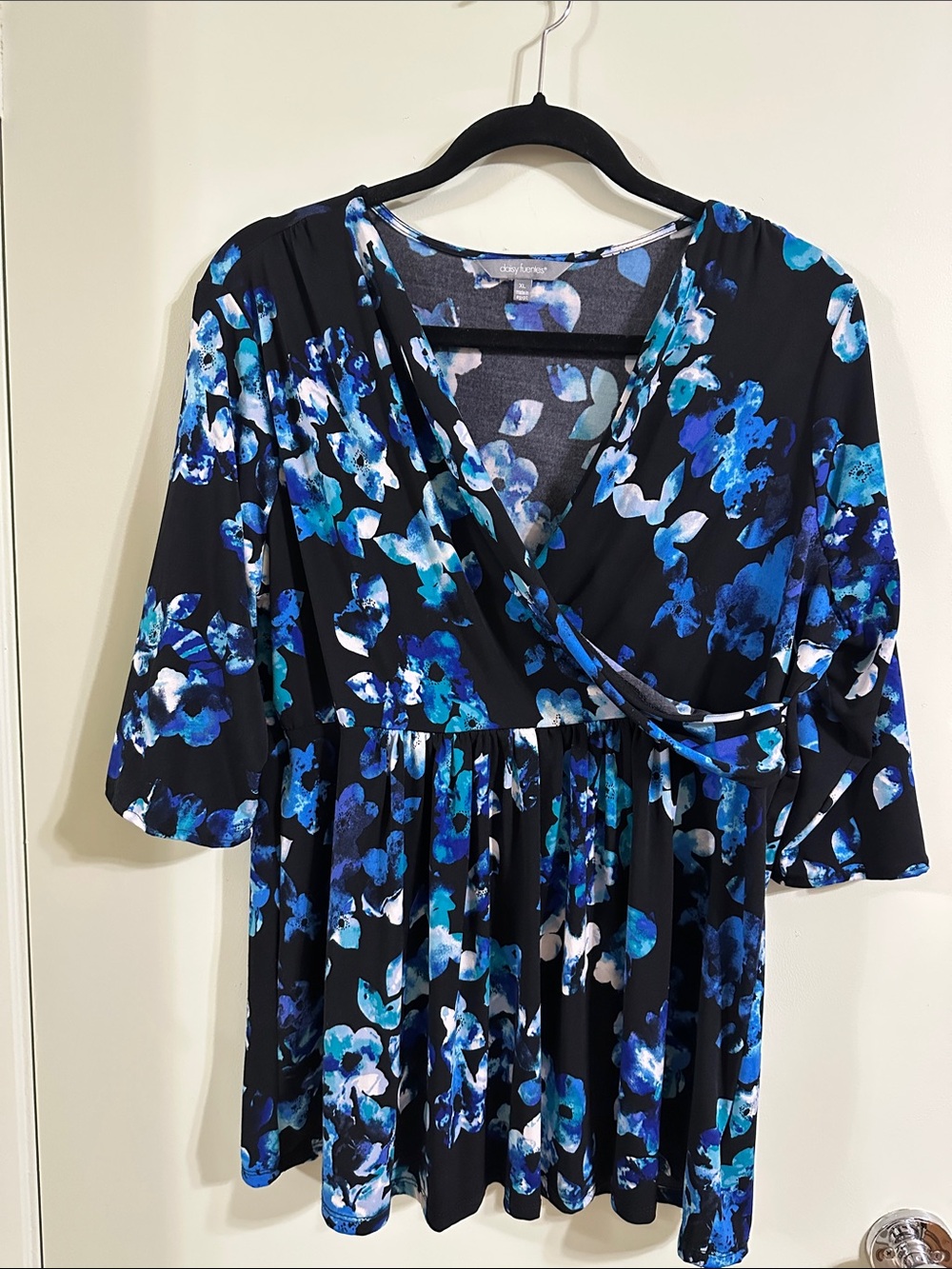 Daisy Fuentes Black Floral Wrap-Style Blouse in Blue and White